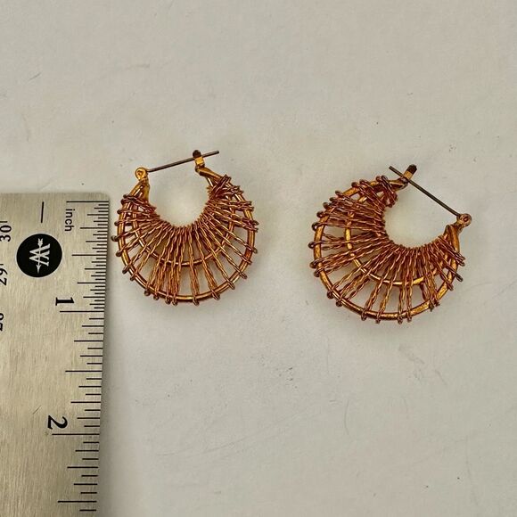 Gold tone wire hoop earrings - Picture 4 of 6